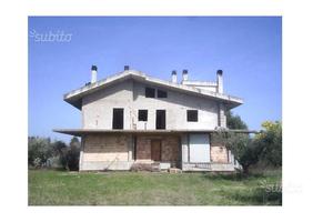 Villa singola con ampio terreno
