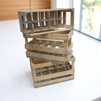 vecchia cassa portabottiglie in legno