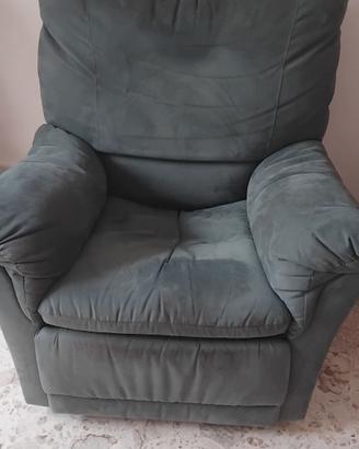 Poltrona  in velluto allungabile con pulsante 