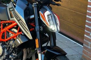 KTM Duke 125. 2021
