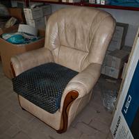 Poltrona con struttura in pelle