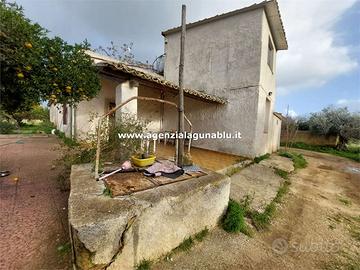 Rustico con ampio terreno
