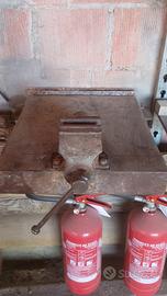 armadio  e troncatrice morsa da muro 