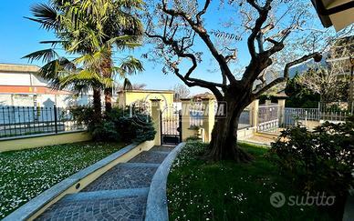 VILLA INDIPENDENTE CON GIARDINO PRIVATO