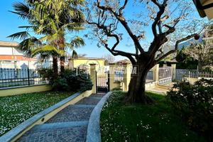 VILLA INDIPENDENTE CON GIARDINO PRIVATO