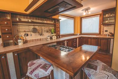 Cucina completa in legno_ NON E' IN MURATURA
