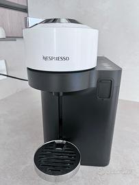 Macchina caffé Nespresso Vertuo Latttissima Bianca