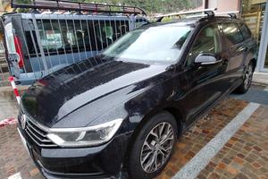 Passat Variat  con gancio traino 