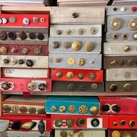 BOTTONI DI TUTTI I TIPI VINTAGE E PREZIOSI