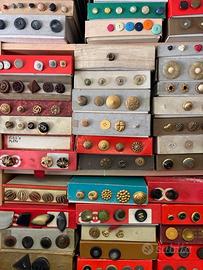 BOTTONI DI TUTTI I TIPI VINTAGE E PREZIOSI