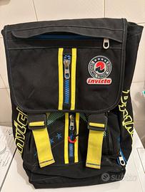 Zaino invicta ben tenuto quasi nuovo