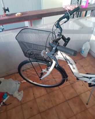 Bicicletta donna 26 con cestello permuta con elet