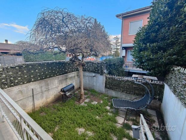 Villetta a schiera capofila in zona residenziale