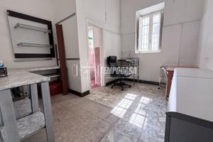 Locale commerciale versatile ideale per uffici e a