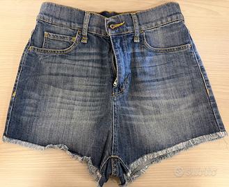 Shorts in jeans