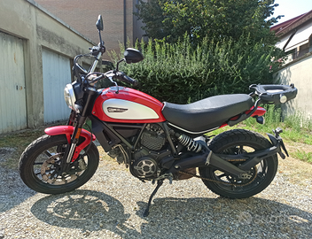 Ducati scrambler 800 icon red