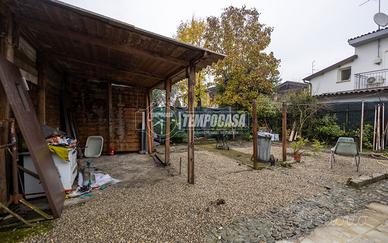 Porzione di Casa Libera su 3 Lati con Giardino Pri