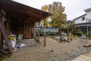 Porzione di Casa Libera su 3 Lati con Giardino Pri