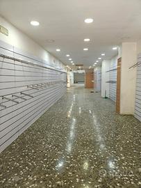 Locale commerciale 280 mq 1100 mensile
