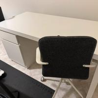 Scrivania e sedia ikea