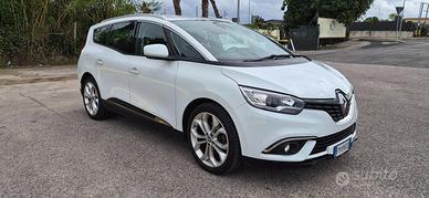 Privato vende Grand Scenic 7 posti