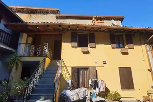 Immobile in asta di 150 m² con 3 locali a Besozzo