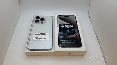 iPhone 15 Pro 256GB bianco usato garanzia 