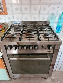 piano cottura 5 fuochi e forno a gas