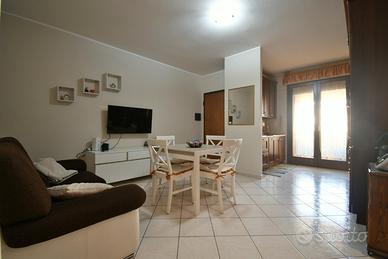 Primo piano con 2 posti auto