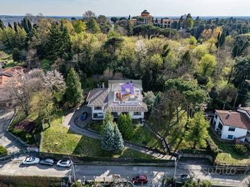 Villa di 600 m² con più di 5 locali e box auto dop