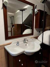 Mobile bagno con lavabo e specchio