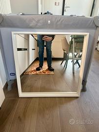 Specchio quadrato con cornice bianca 65x65 cm