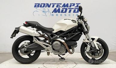 DUCATI Monster 696