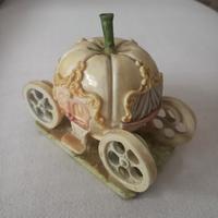 Carrozza di Cenerentola a forma di zucca 