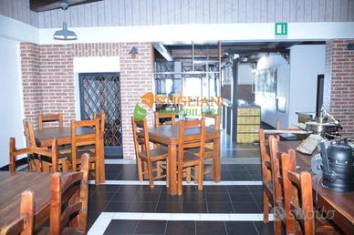 Locale commerciale, Contrada San Giovanni in Go...