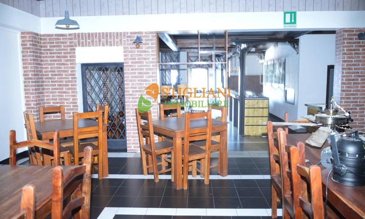 Locale commerciale, Contrada San Giovanni in Go...