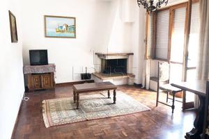 Appartamento di 85 m² con 3 locali e box auto a Um