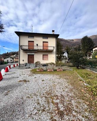 Villa di 204 m² con 5 locali e posto auto a Valbro