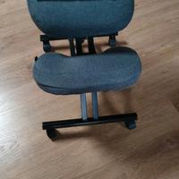 Sedia ergonomica inginocchiata – postura corretta,