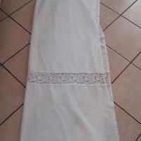 Tenda bianca lunga con pizzo