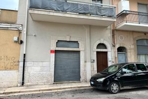 Locale a p.terra P.zza S.M. Vetere,10 mq.210