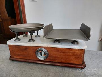 Bilancia  d'epoca  euro 125.