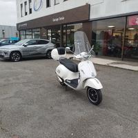 Piaggio Vespa 300 GTS super