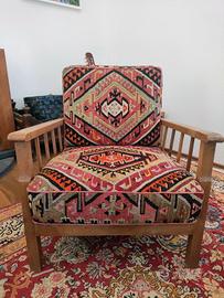 Poltrona Vintage in tessuto Kilim e Legno Massello