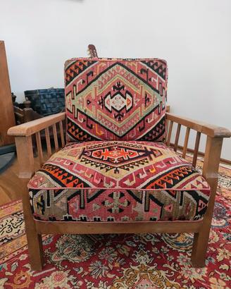Poltrona Vintage in tessuto Kilim e Legno Massello