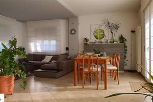 3 appartamenti più 2 unità commerciali