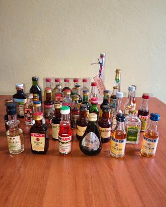 Lotto n. 37 bottigliette mignon mix liquori