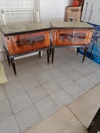 2 comodini in legno con piano in marmo 