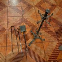 Set attrezzi da camino in ferro battuto – vintage