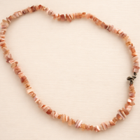 Collana realizzata con scaglie di corallo rosa
